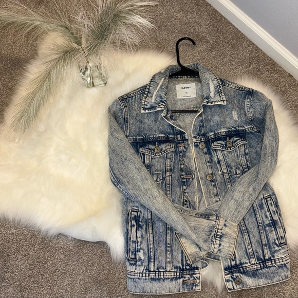 Excellent condition / gently used distressed XS jean jacket. - Picture 2 of 3